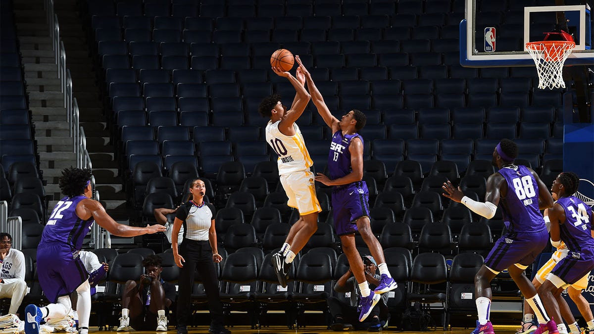 Keegan Murray plays defense on Max Christie