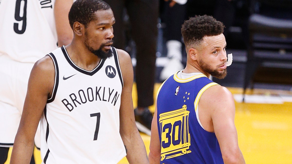 Kevin Durant stares down Steph Curry