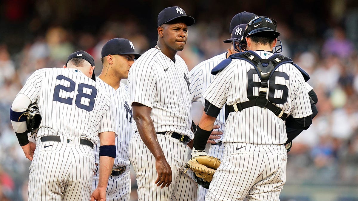 Luis Severino meets with teammates on mound