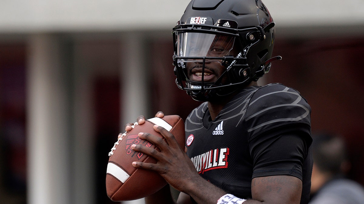 Malik Cunningham warms up