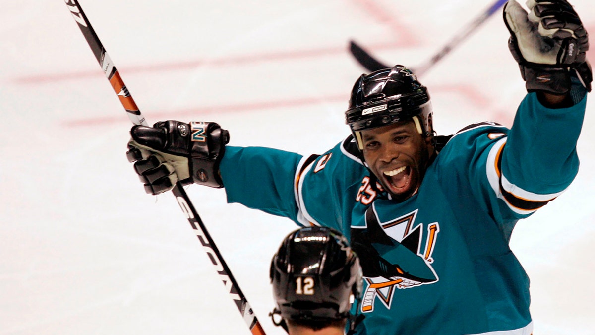 Mike Grier with the Sharks in 2008