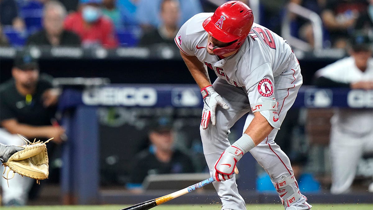 Mike Trout has a broken left wrist. It's not known if the Angels star needs  surgery – KGET 17