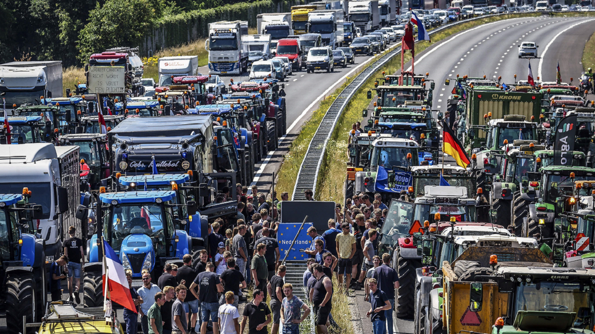 Netherlands farmers block traffic on border highway