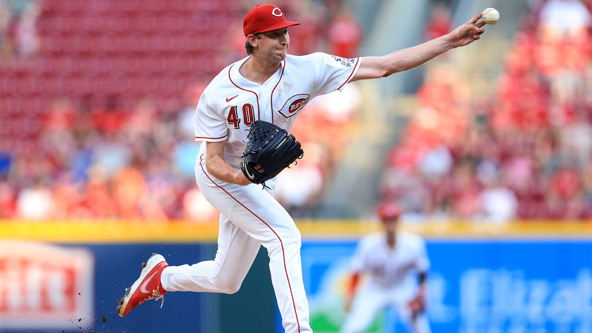 Nick Lodolo throws a pitch