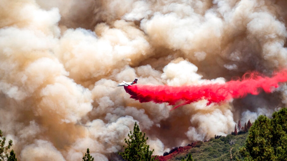 Oak Fire air tanker