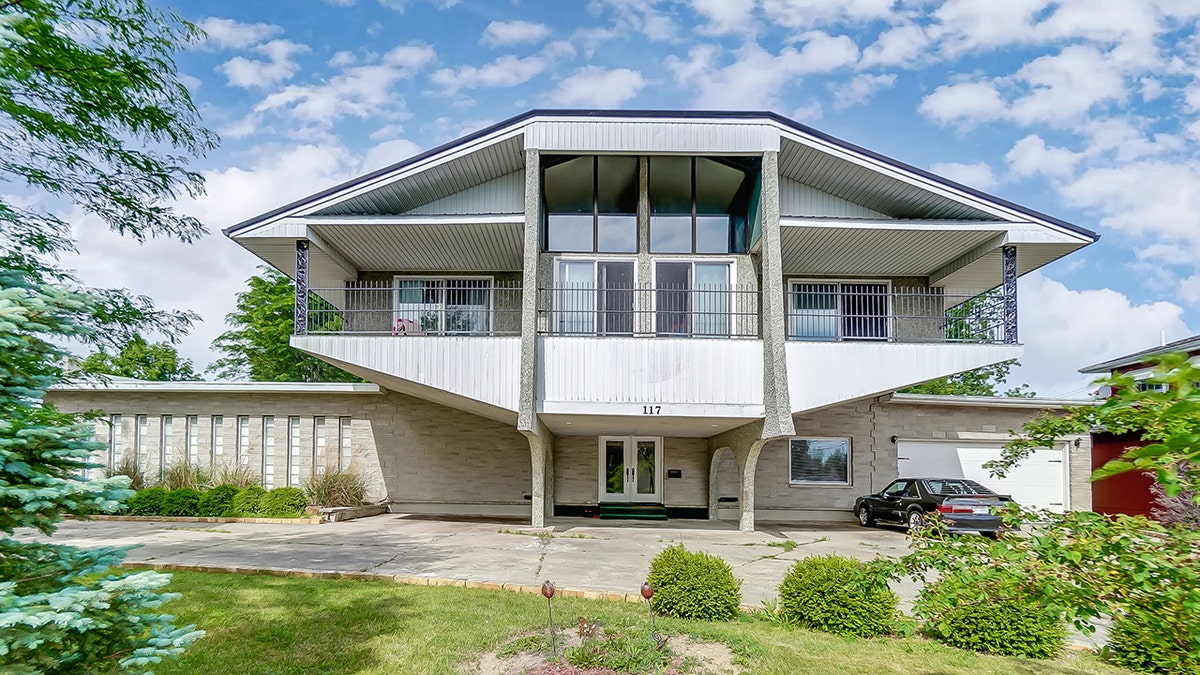 Ohio house with jail cells