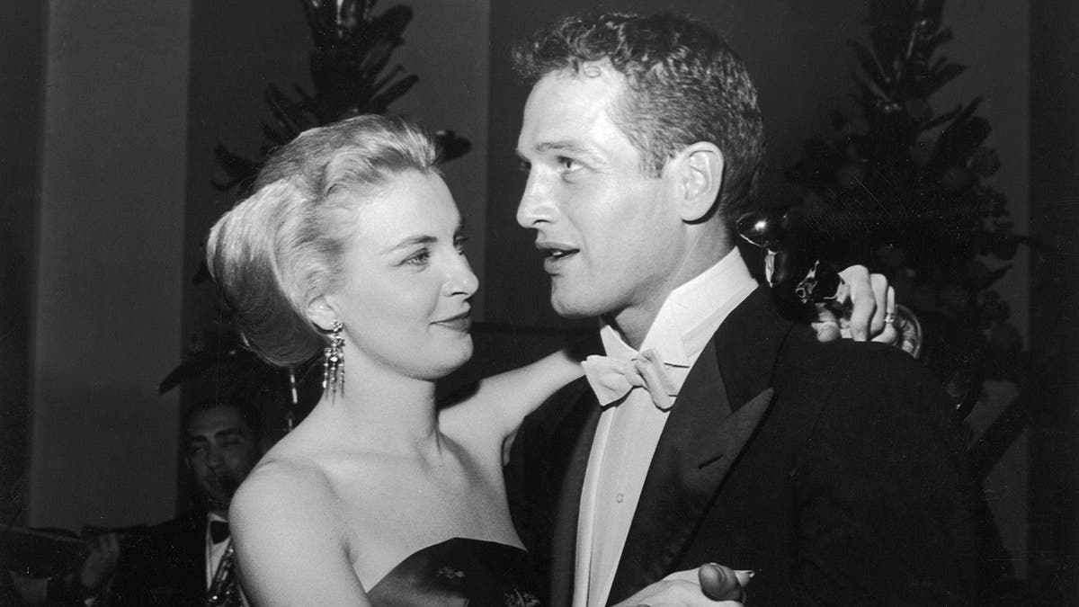 Paul Newman Joanne Woodward dancing
