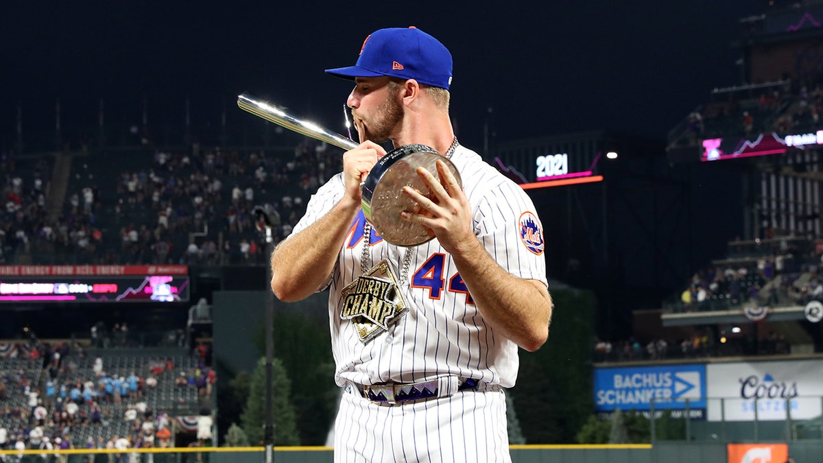 Pete Alonso Dances to Mobb Deep, Nas, and The Notorious B.I.G. While  Blowing Away Home Run Derby Competition - The Source