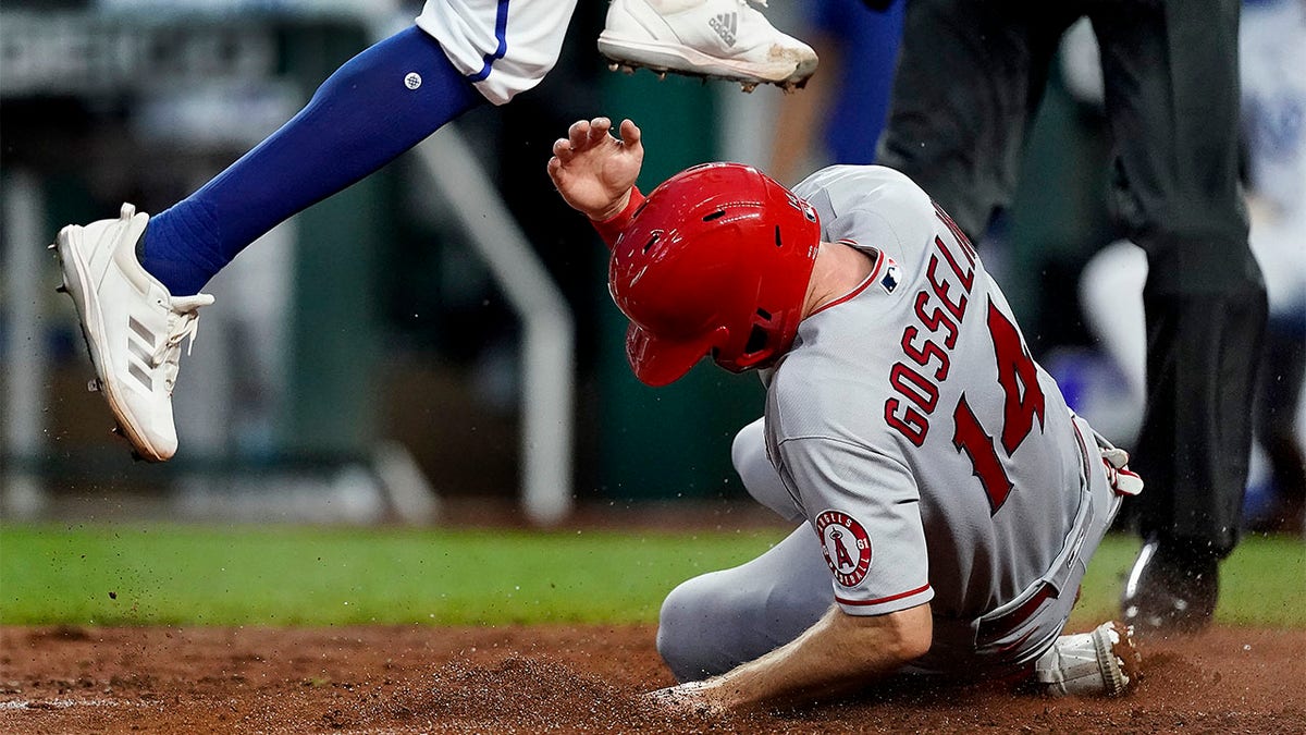 Ohtani, Trout homer to lead Angels past Royals