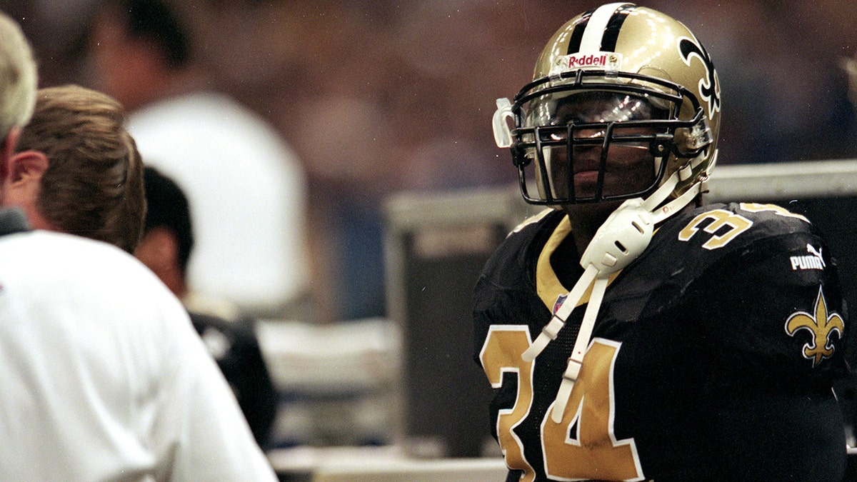 Ricky Williams sits on the sideline vs the Panthers