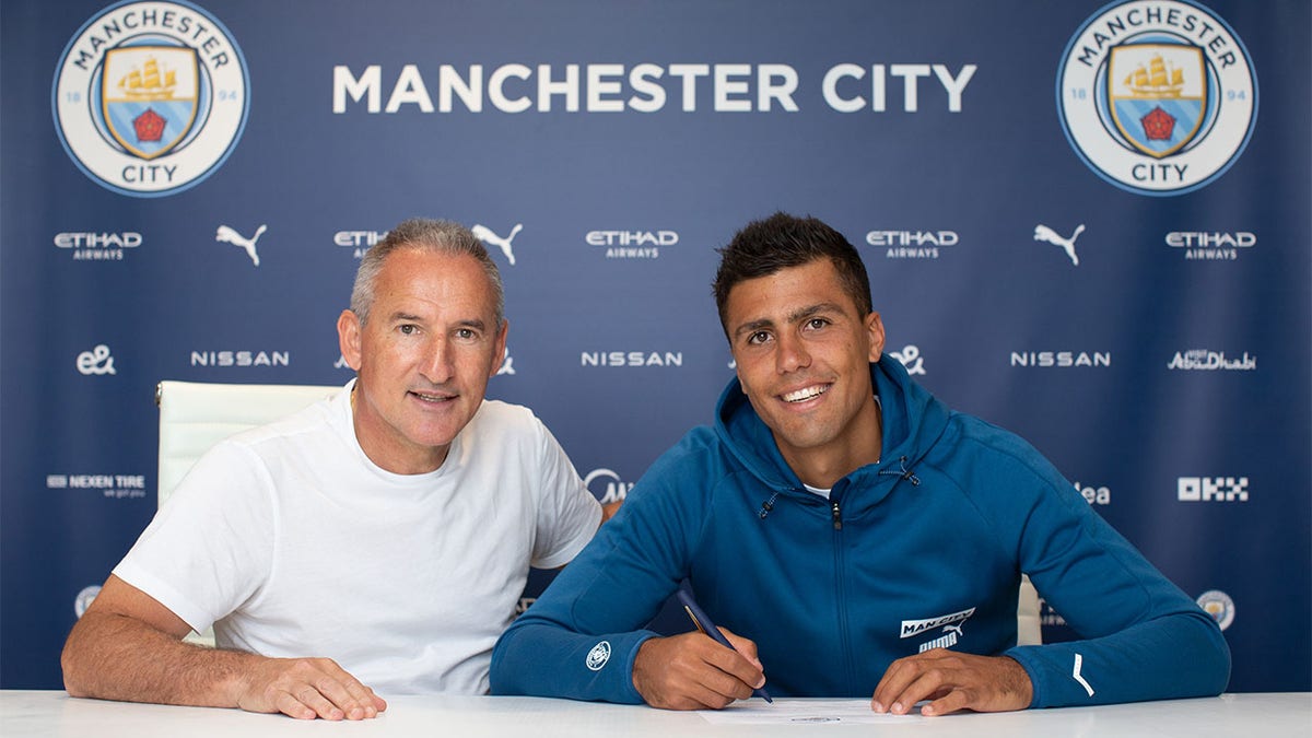 Rodri signs contract extension with coach
