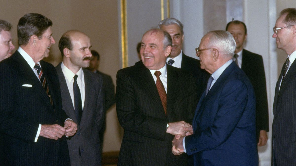 Ronald Reagan meets with Armand Hammer