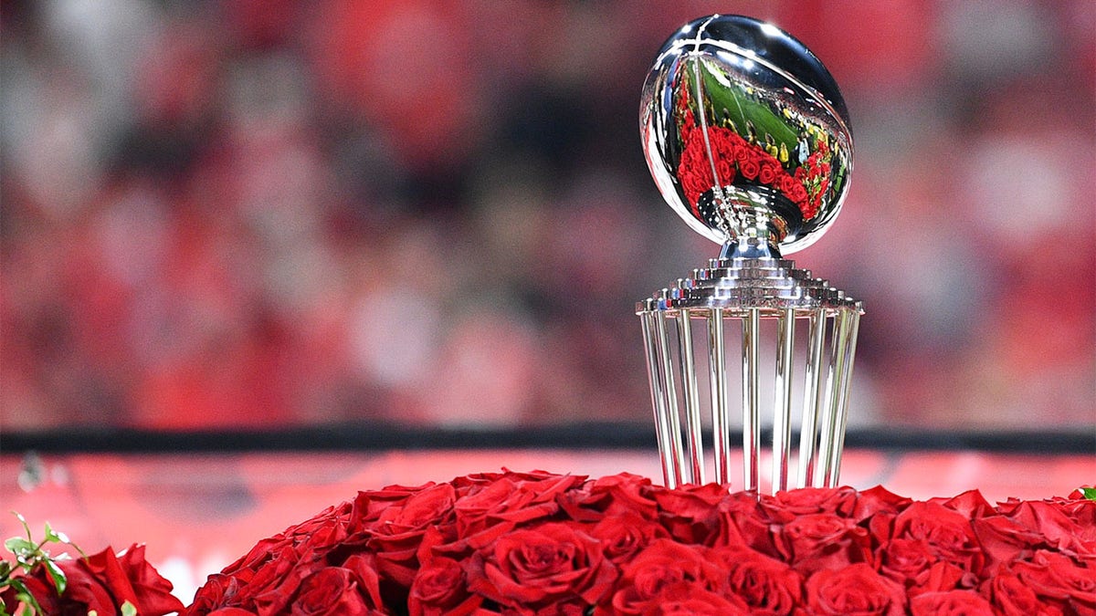 Rose Bowl trophy