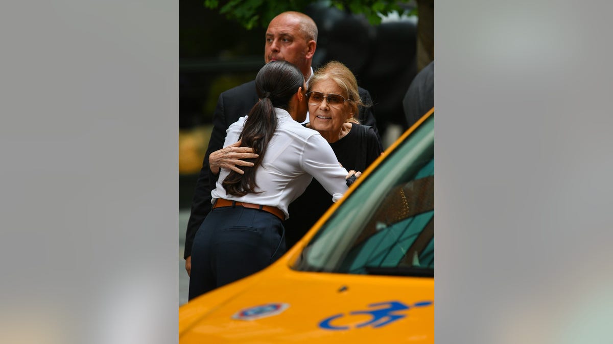 Meghan Markle gives Gloria Steinem a hug