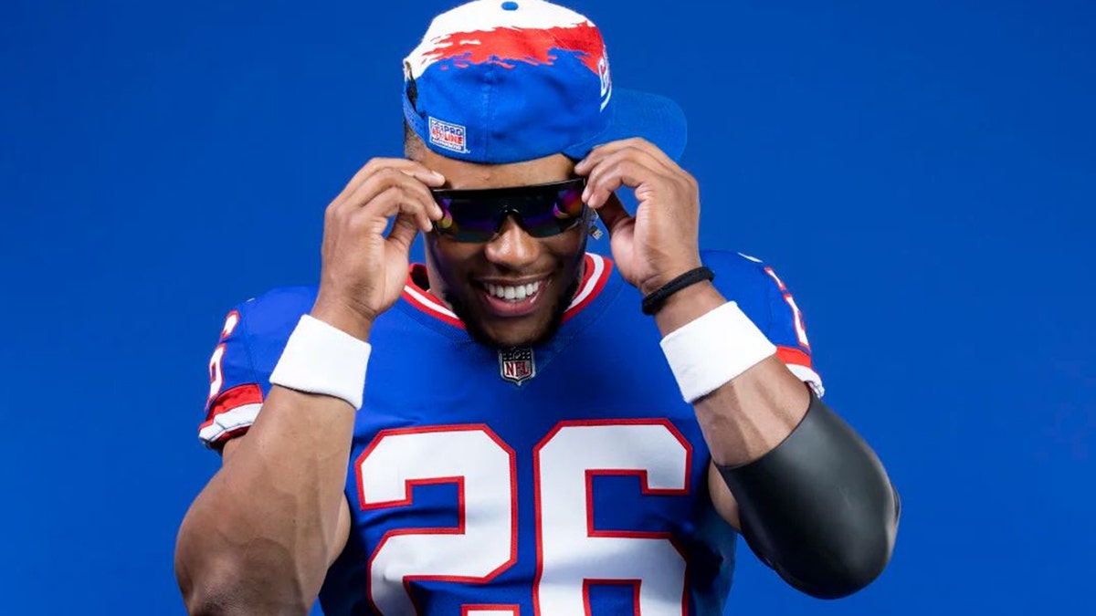 Saquon Barkley wears a hat and sunglasses