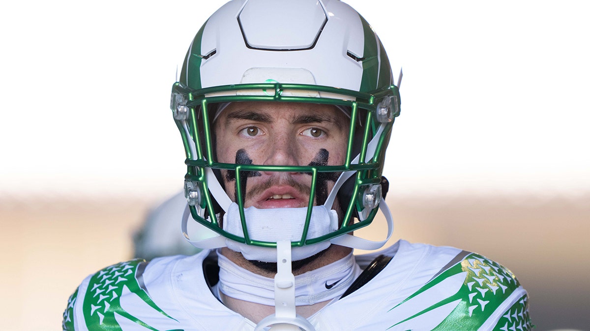 Oregon football to honor Spencer Webb with helmet decal