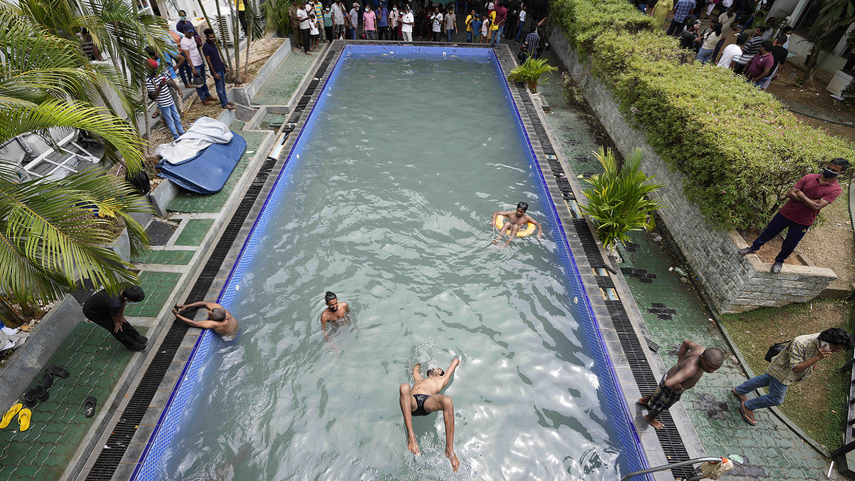 Sri Lanka Colombo palace swimming pool