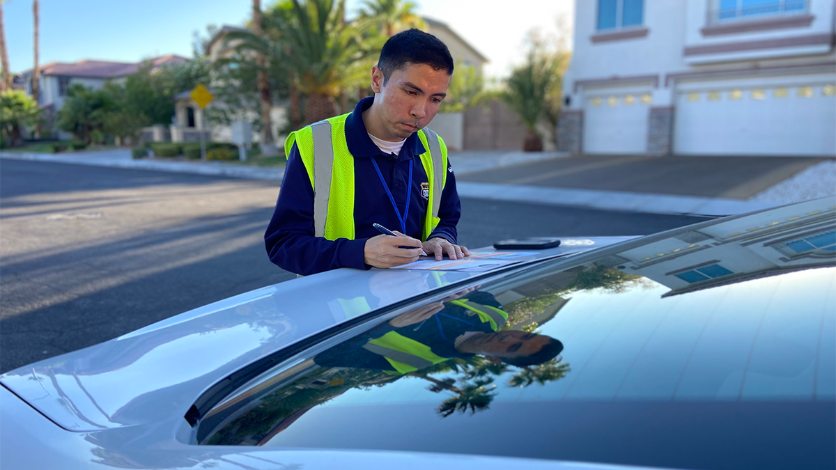 Las Vegas water cops patrol for water wasters