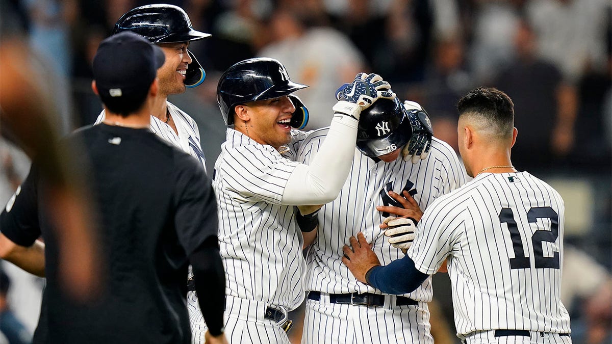 Yankees mob DJ LeMahieu mobbed at home plate