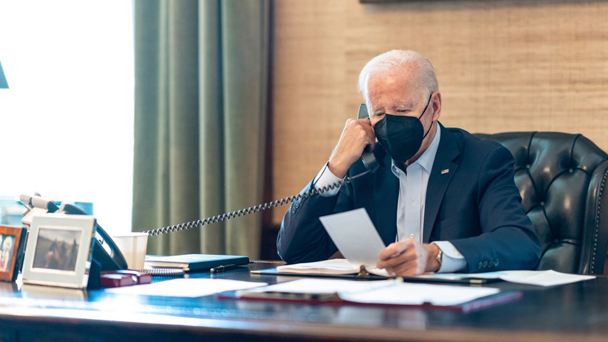 Biden wears a mask while working