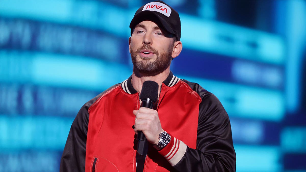 Chris Evans speaking at the MTV Movie & TV Awards