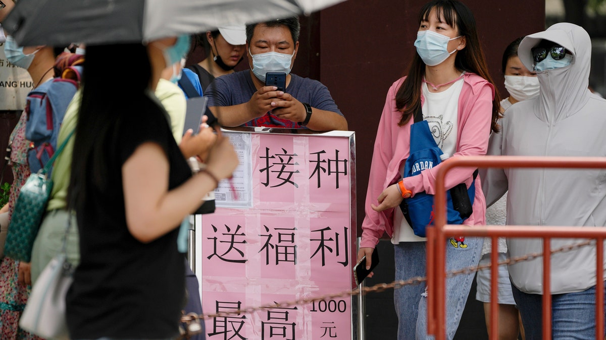 Chinese residents wear masks in Beijing