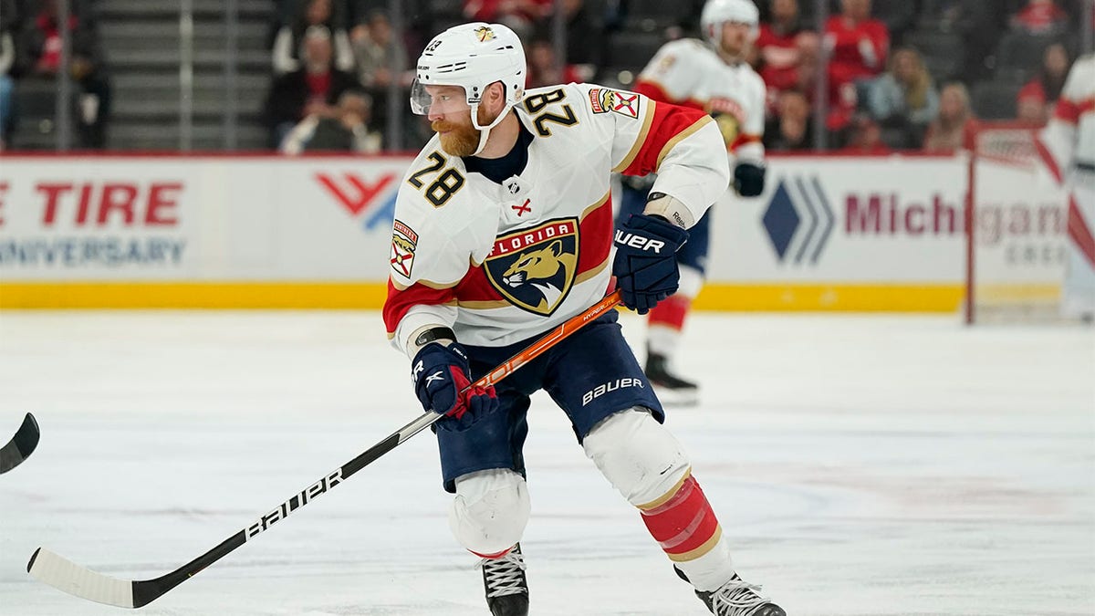 Jersey Sale Shows Avs Thought They Traded For Claude Giroux
