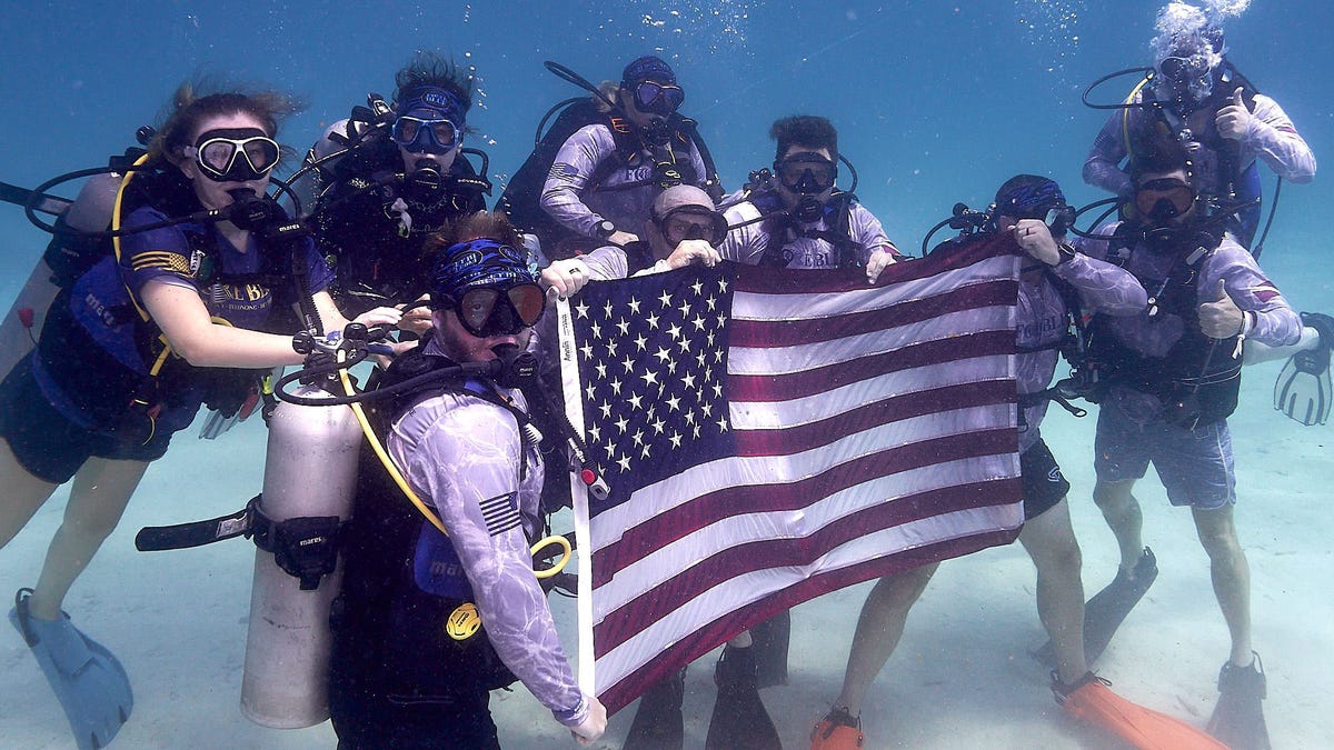 islamorada florida divers hold flag