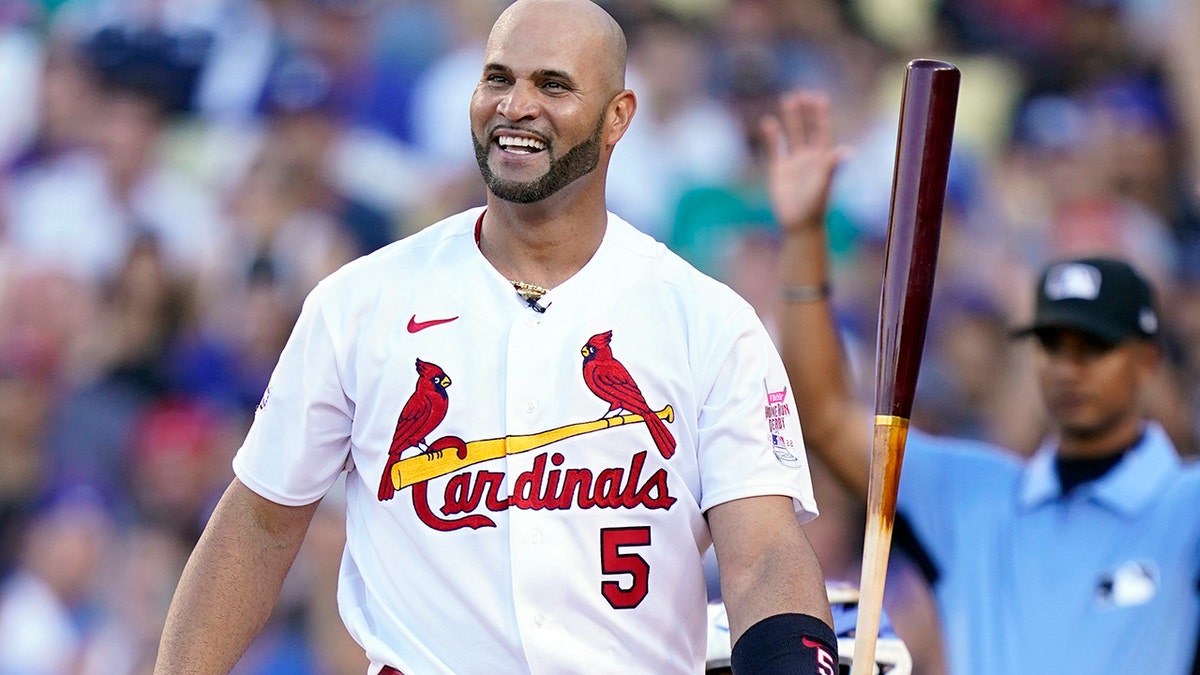 2022 Home Run Derby results: No. 8 Albert Pujols upsets No. 1 Kyle  Schwarber 20-19 in first round - DraftKings Network