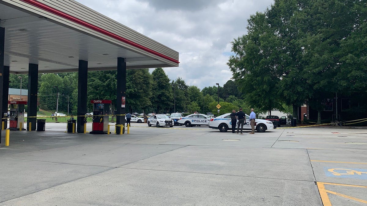 Man shot gas station Gwinnett County