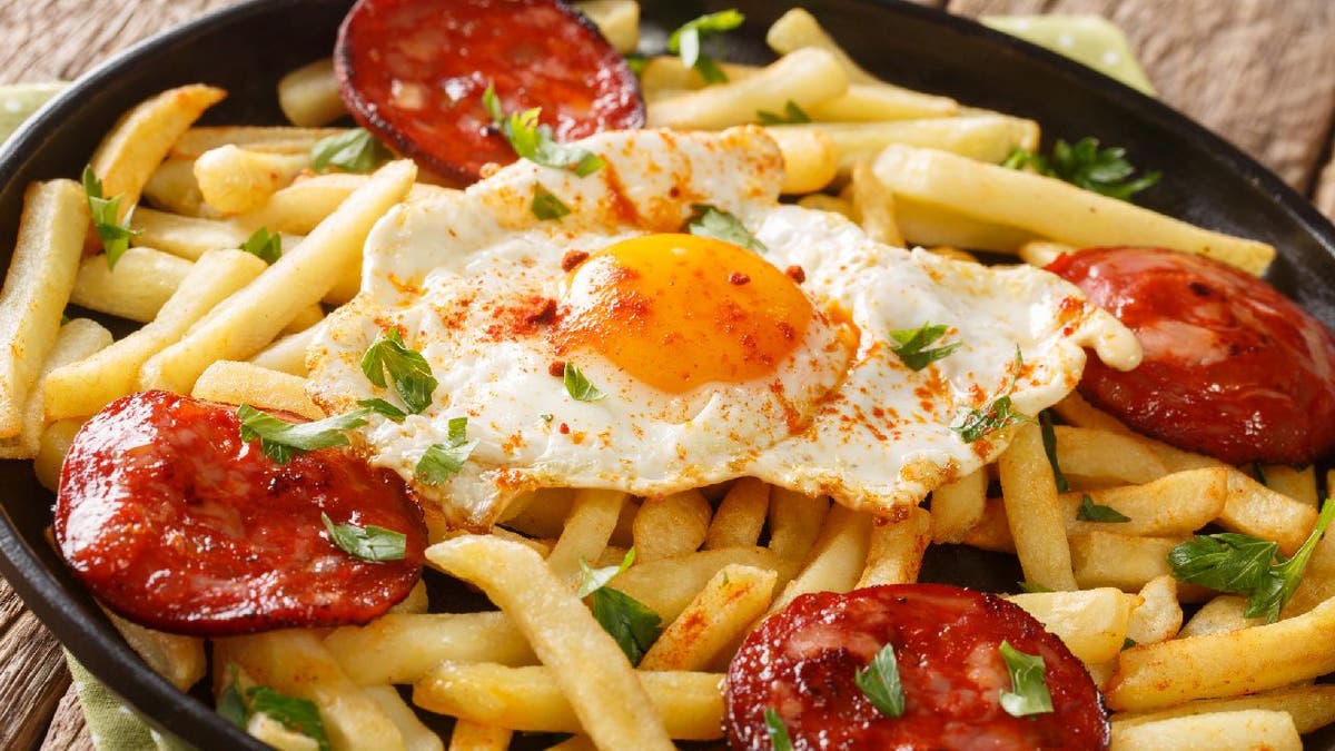 Spanish Huevos Rotos recipe with fries