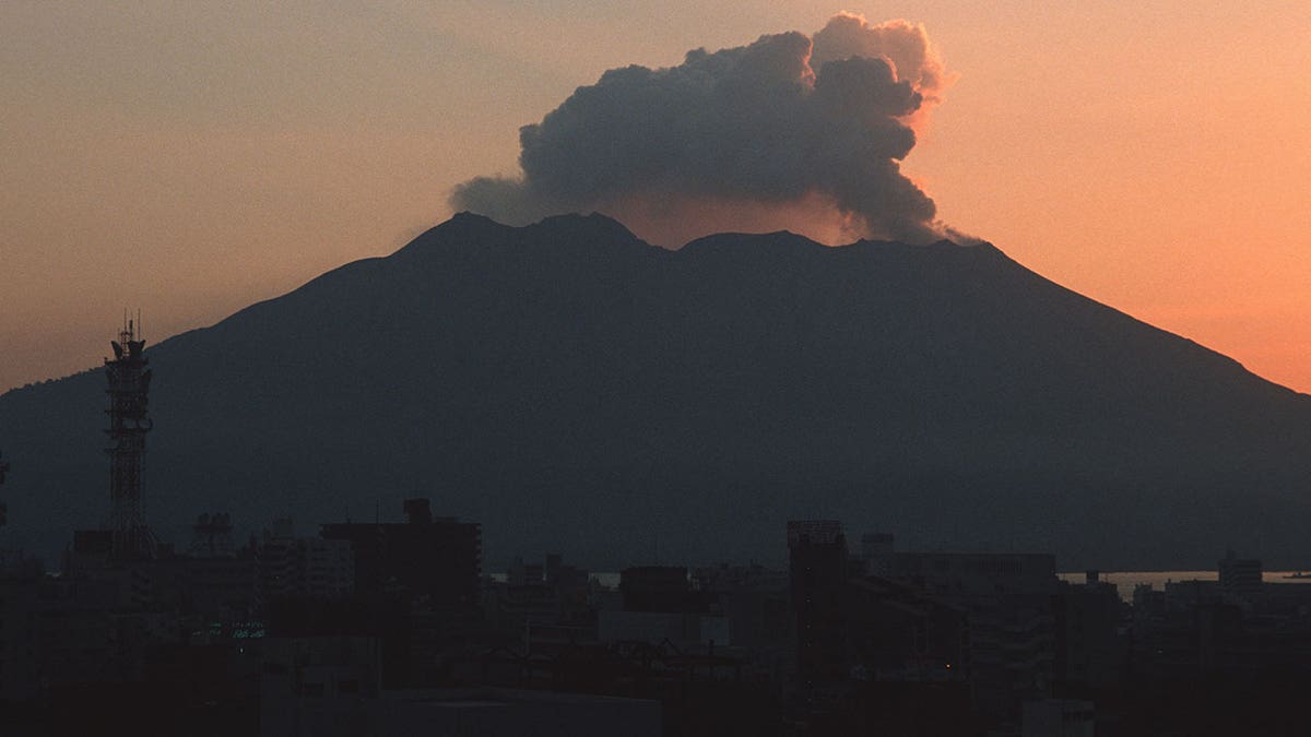 Sakurajima Volcano sillhouette 