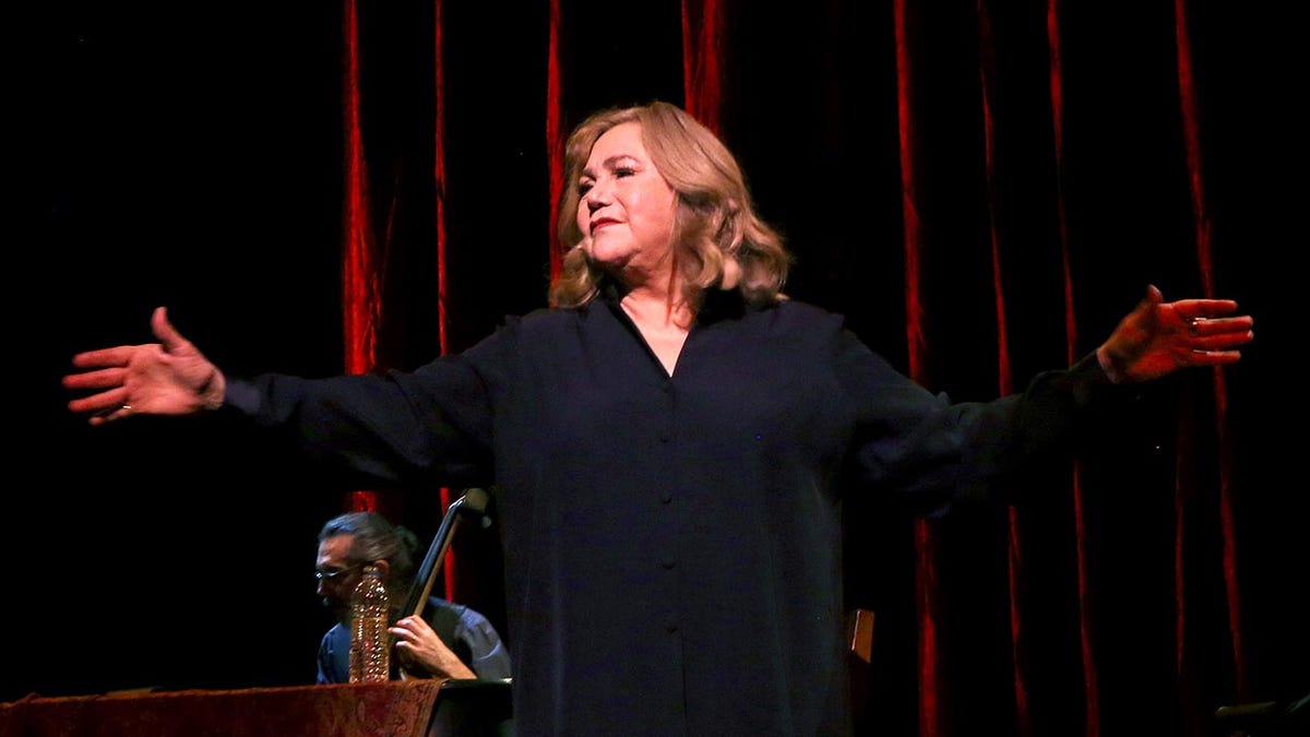 Kathleen Turner performing