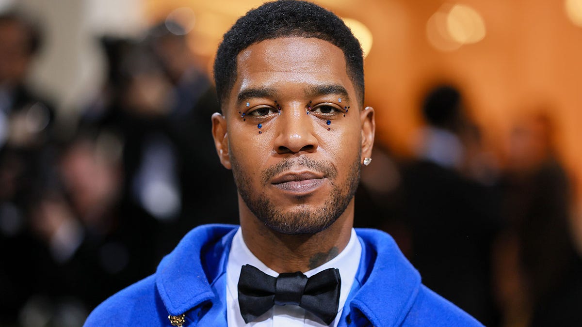 Rolling Loud fans throw water bottles at Kid Cudi during music festival performance