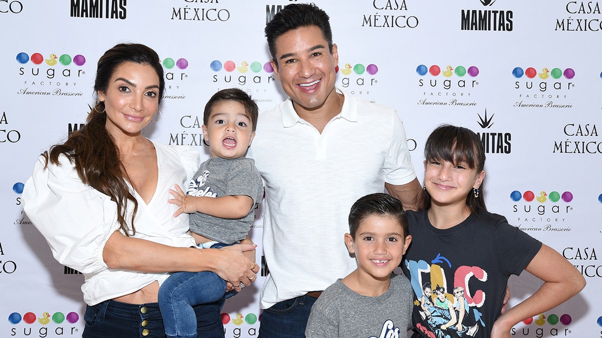 Mario Lopez with his family