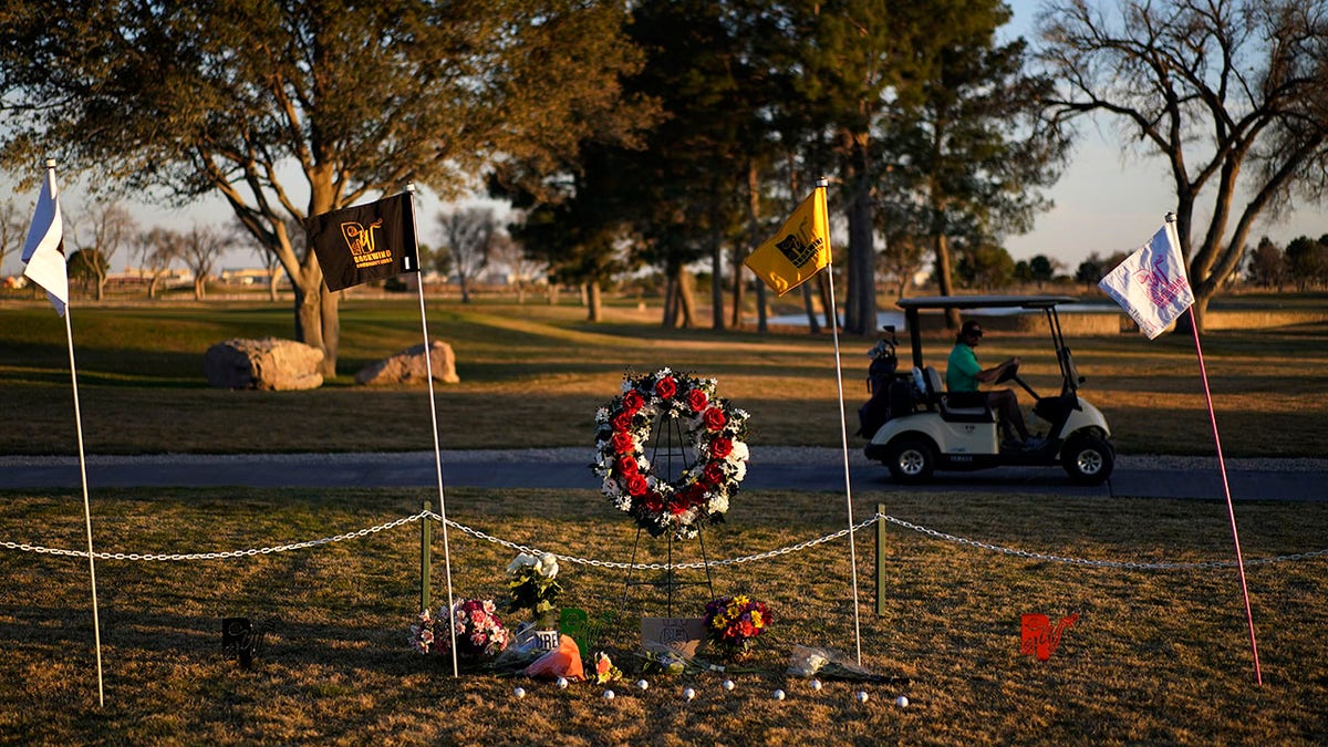 Memorial for late golfers