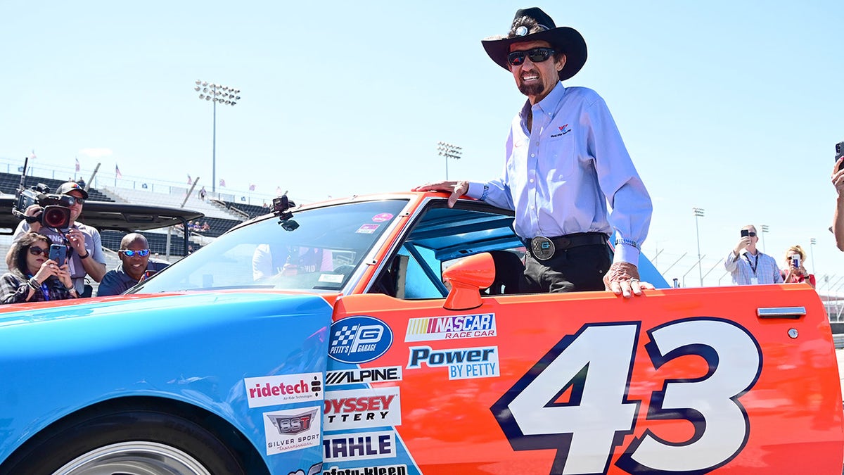 Richard Petty 43 car