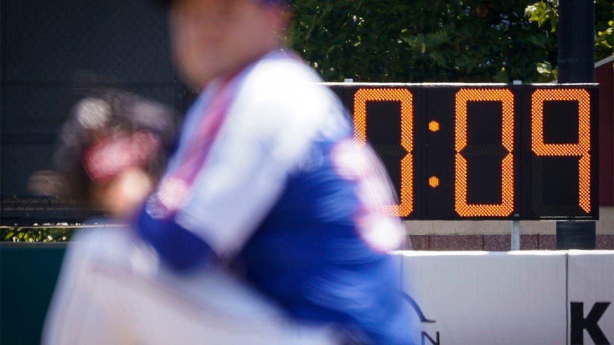 Pitcher throws in game between Brooklyn Cyclones and Greensboro Grasshoppers