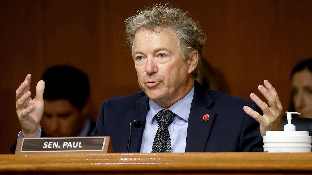 Rand Paul durante la audiencia del Comité HELP del Senado