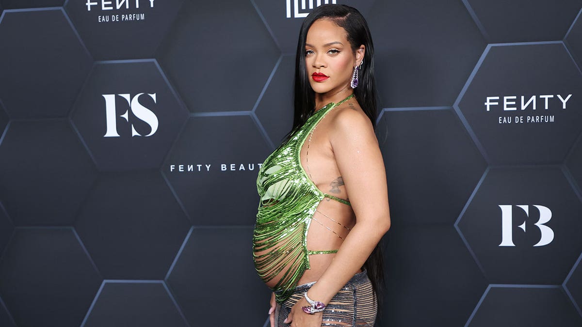 Rihanna Baby bump