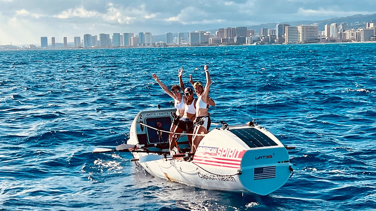 lat35 rowers cheer in waikiki