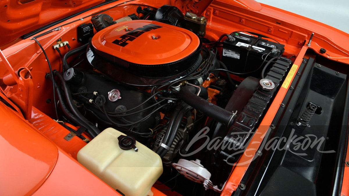 Plymouth Superbird engine