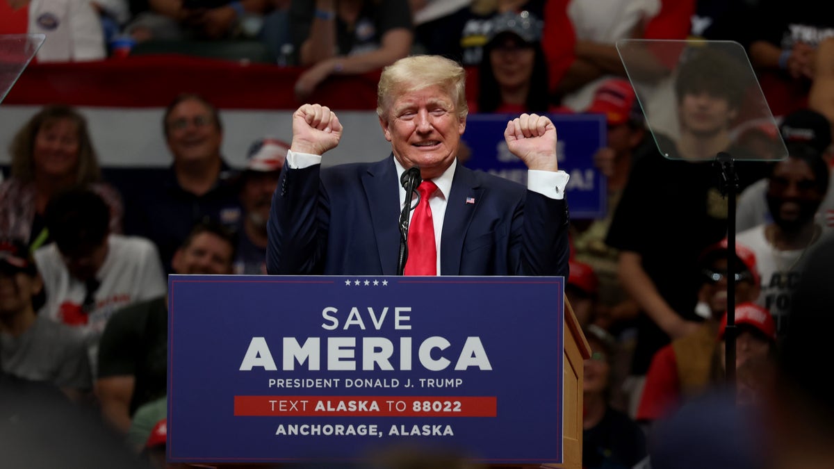 Trump holds Arizona rally