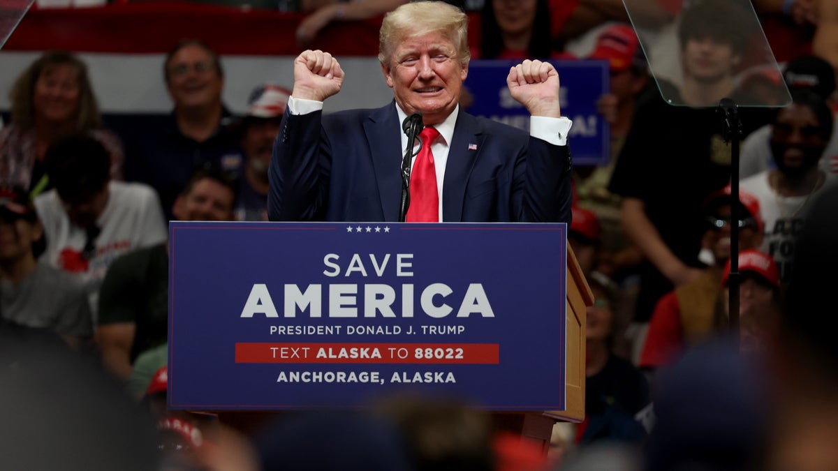 Trump holds Arizona rally