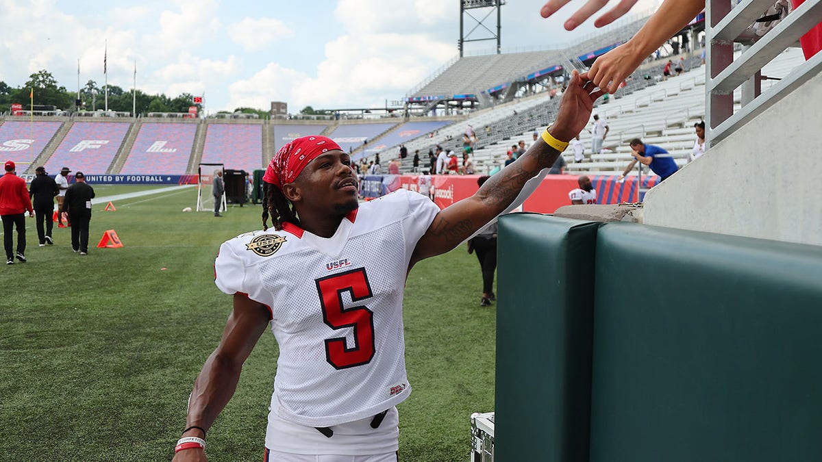 KaVontae Turpin high fiving fans
