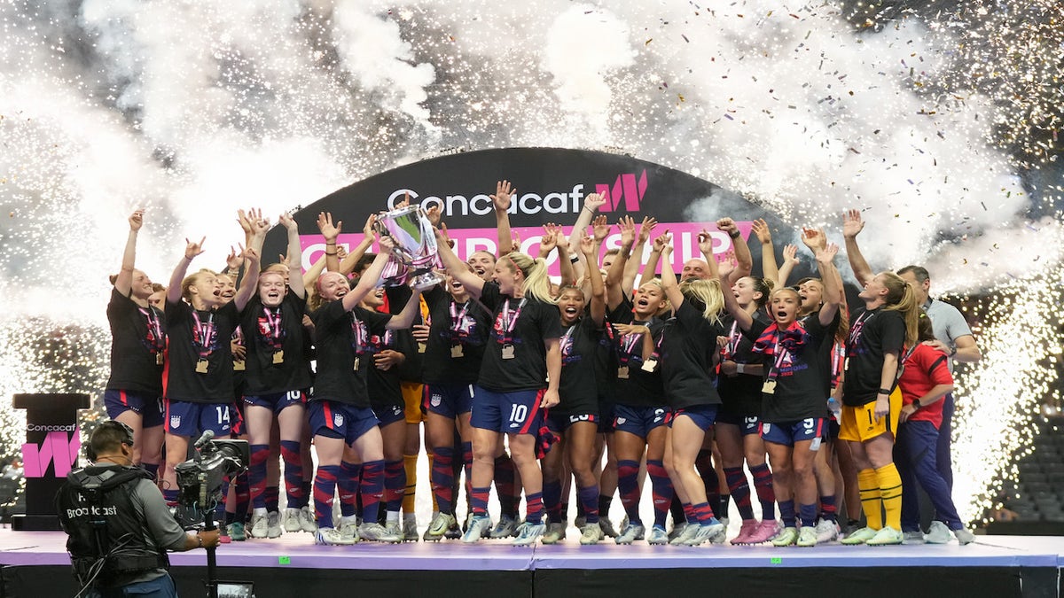The US Women's National team celebrates the CONCACAF title.