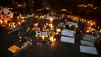 July 4th Illinois shooting: Community members hold candlelight vigil for victims