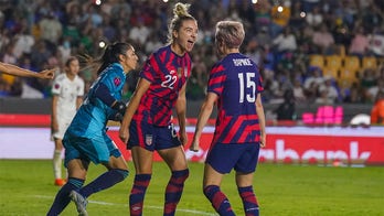 United States women defeat Mexico after Kristie Mewis scores late goal