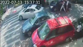 New York City father attacked in front of 5-year-old son in broad daylight, video shows