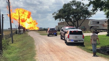 Texas pipeline explodes, residents evacuated